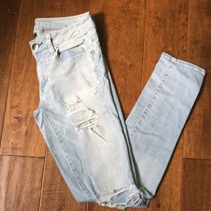 American eagle super stretch distressed jeans